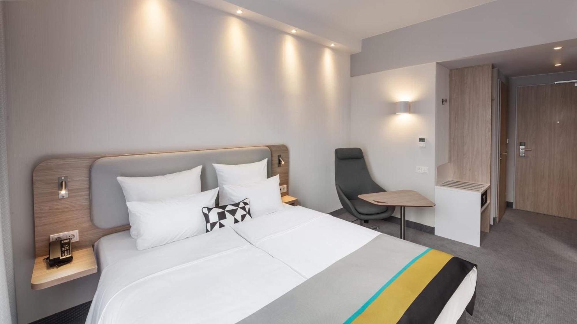 Holiday Inn Express Duesseldorf - Hauptbahnhof By Ihg — Photos 1